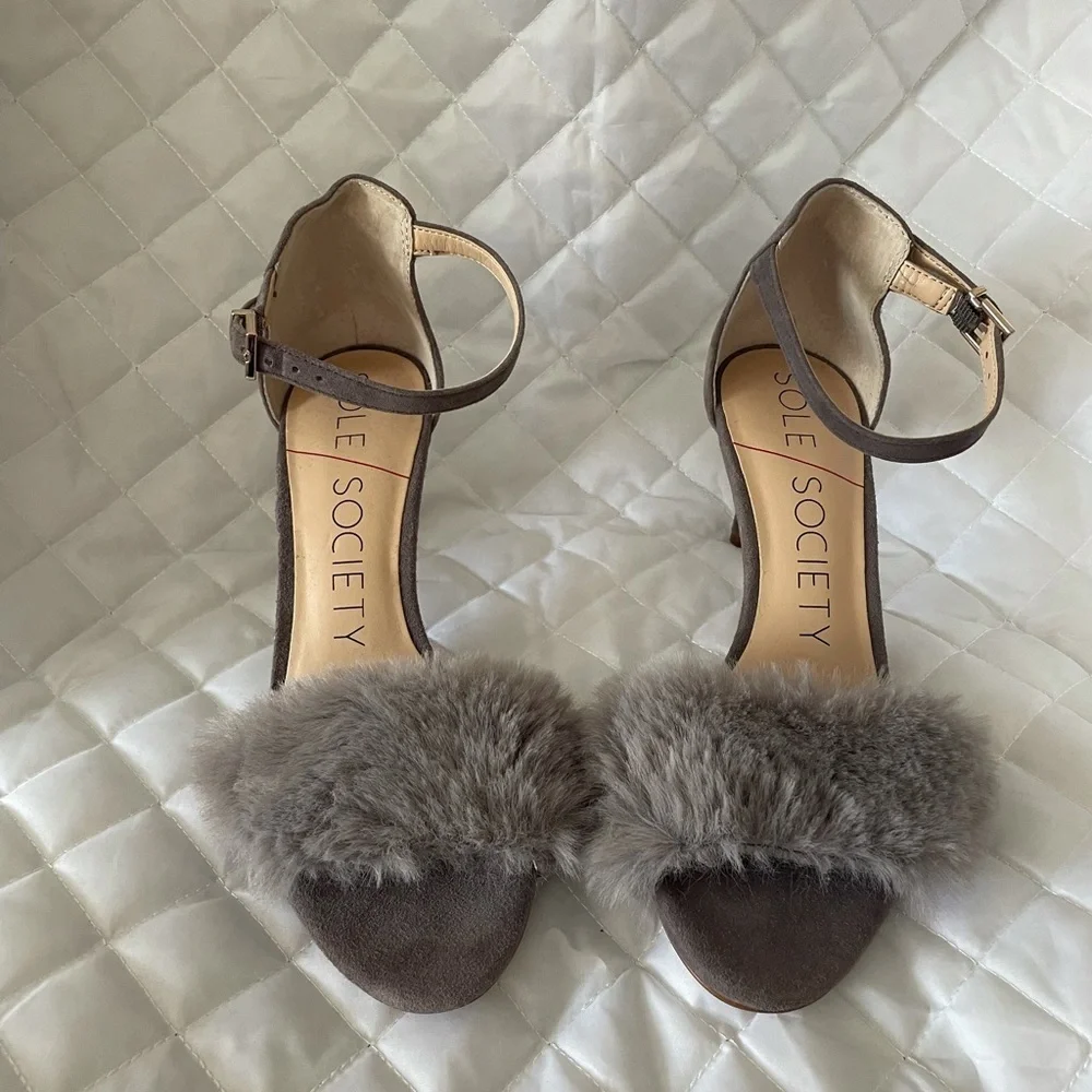 New Sole Society Annaya Furry Heels 6.5 - Picture 3 of 5